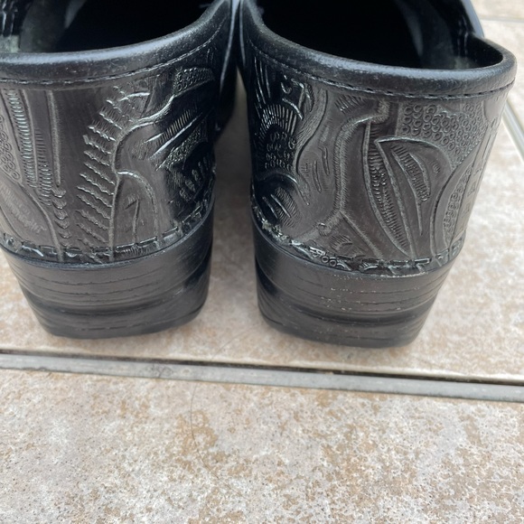 Dansko PROFESSIONAL TOOLED LEATHER CLOG - Picture 3 of 7